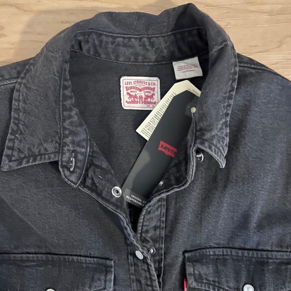 Levi’s Essential Western Top - Picture 5 of 5